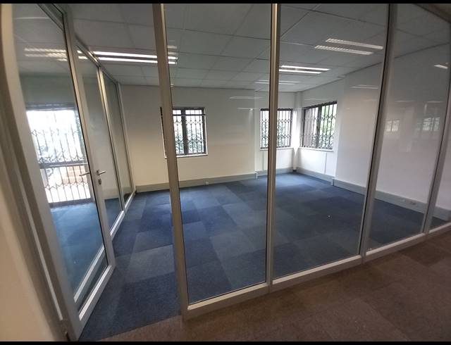526M² OFFICE TO LET IN BRYANSTON
